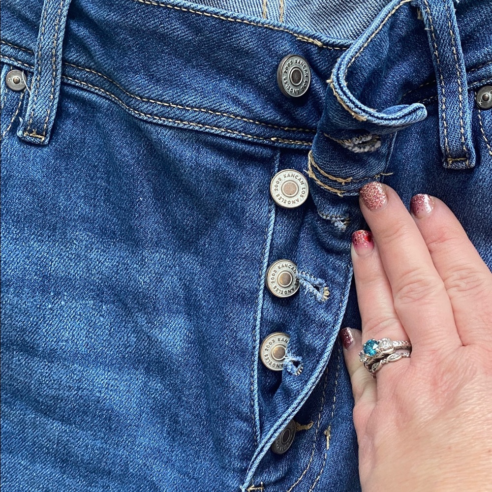 KanCan Medium Wash Denim Jeans - Picture 3 of 6